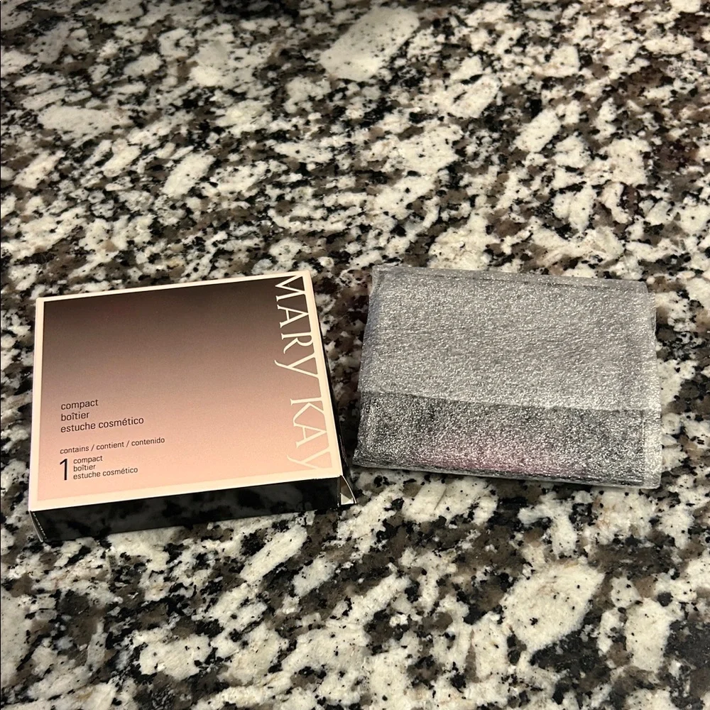 Mary Kay Compact Makeup Case - Blush Holder